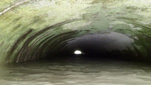 Der seit 1916 existierende Tunnel in den Rhein ist 2016 Meter lang.
