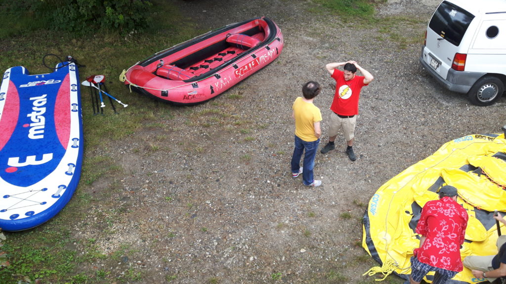 Die Boote werden vorbereitet für die Tour Badi Brugg bis Lauffohr.