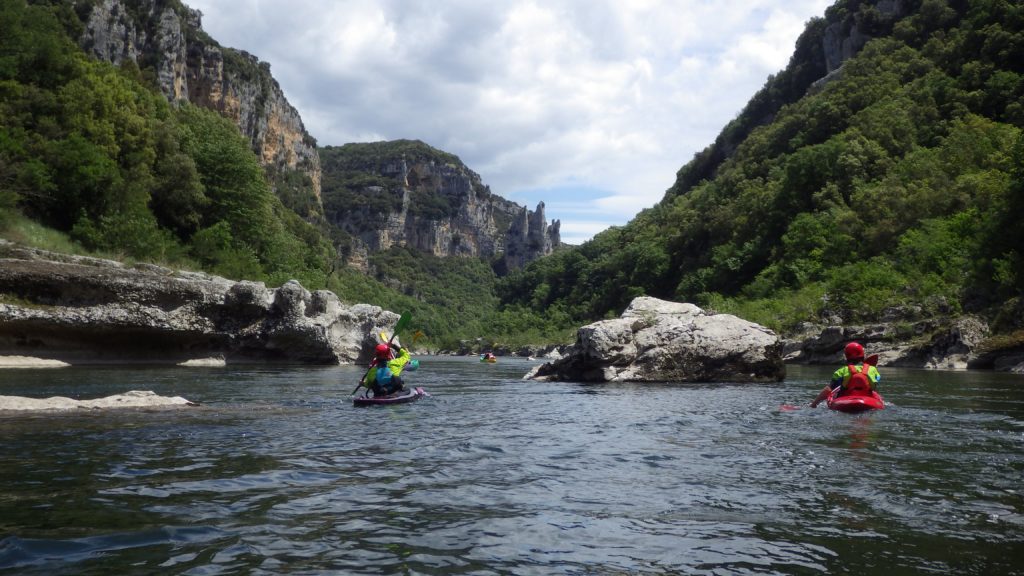 Hier sind wir in der Schlucht von Ruoms Richtung Vallon Pont d' Arc.