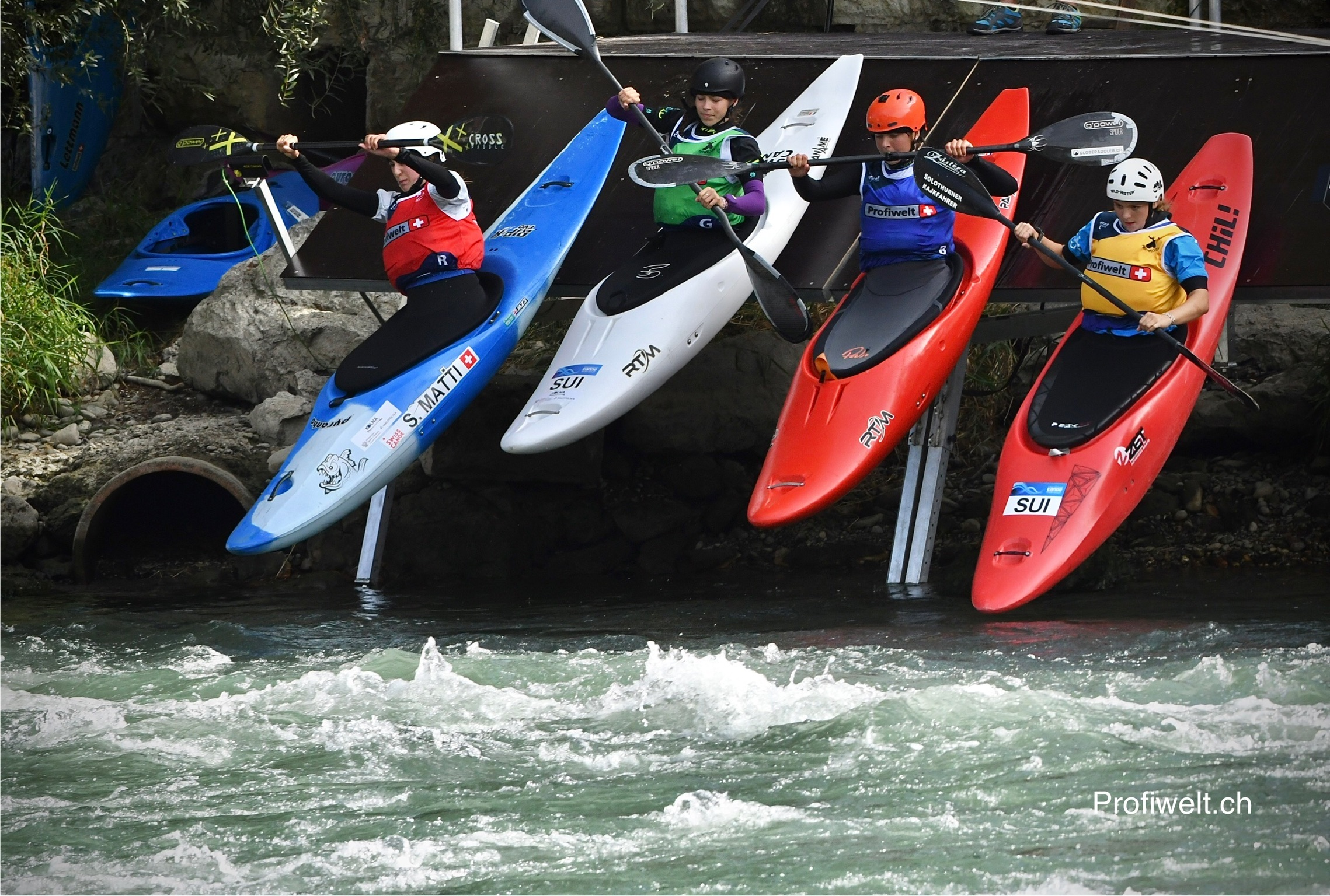 Start der Damen beim Kajak Cross an der Schweizer Meisterschaft in Baden am 7. September 2024.