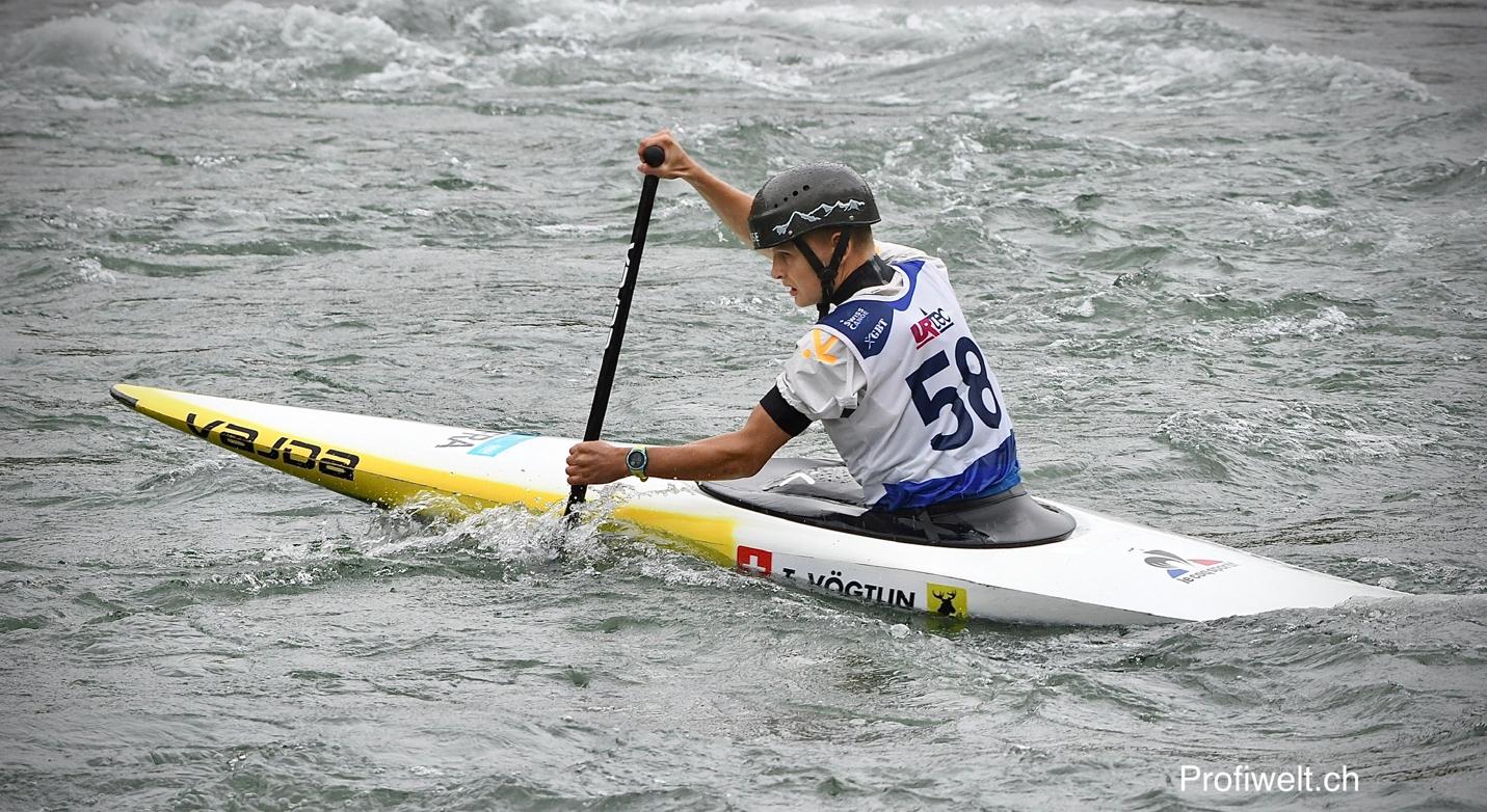 Théo Vögtlin auf seiner Fahrt an der Schweizer Meisterschaft im Kajakfahren am 8. September 2024 in Baden AG.  Er landete inn der Kategorie C1 U14 auf Platz 3.