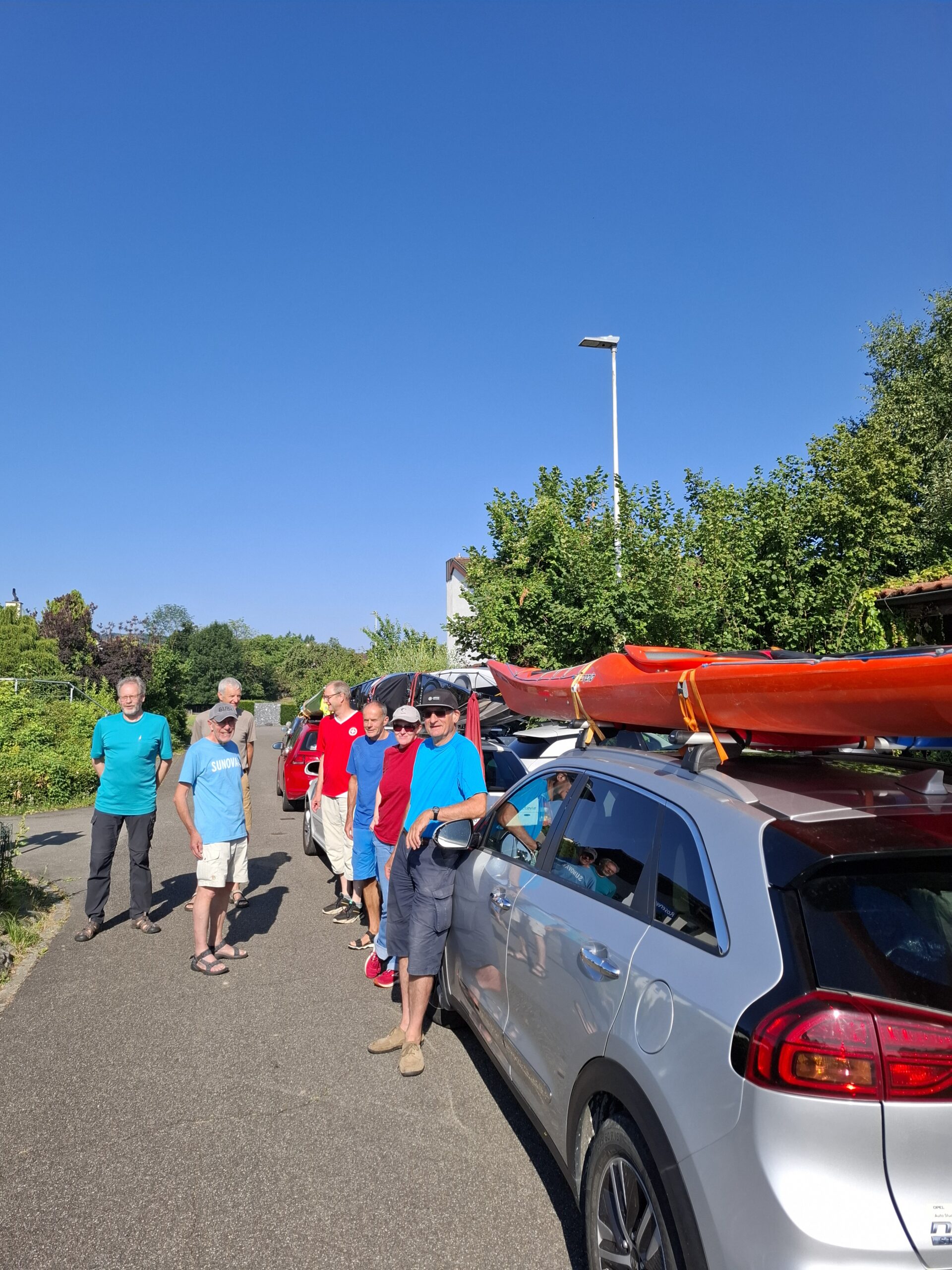 Am 5. Juli 2025 starteten sieben Seakajaker in Birrhard zu ihrer Sommertour 2025. In Luzern kam Ursula Liberator, Ehrenpräsidentin Kanuclub Schaffhausen, dazu. 