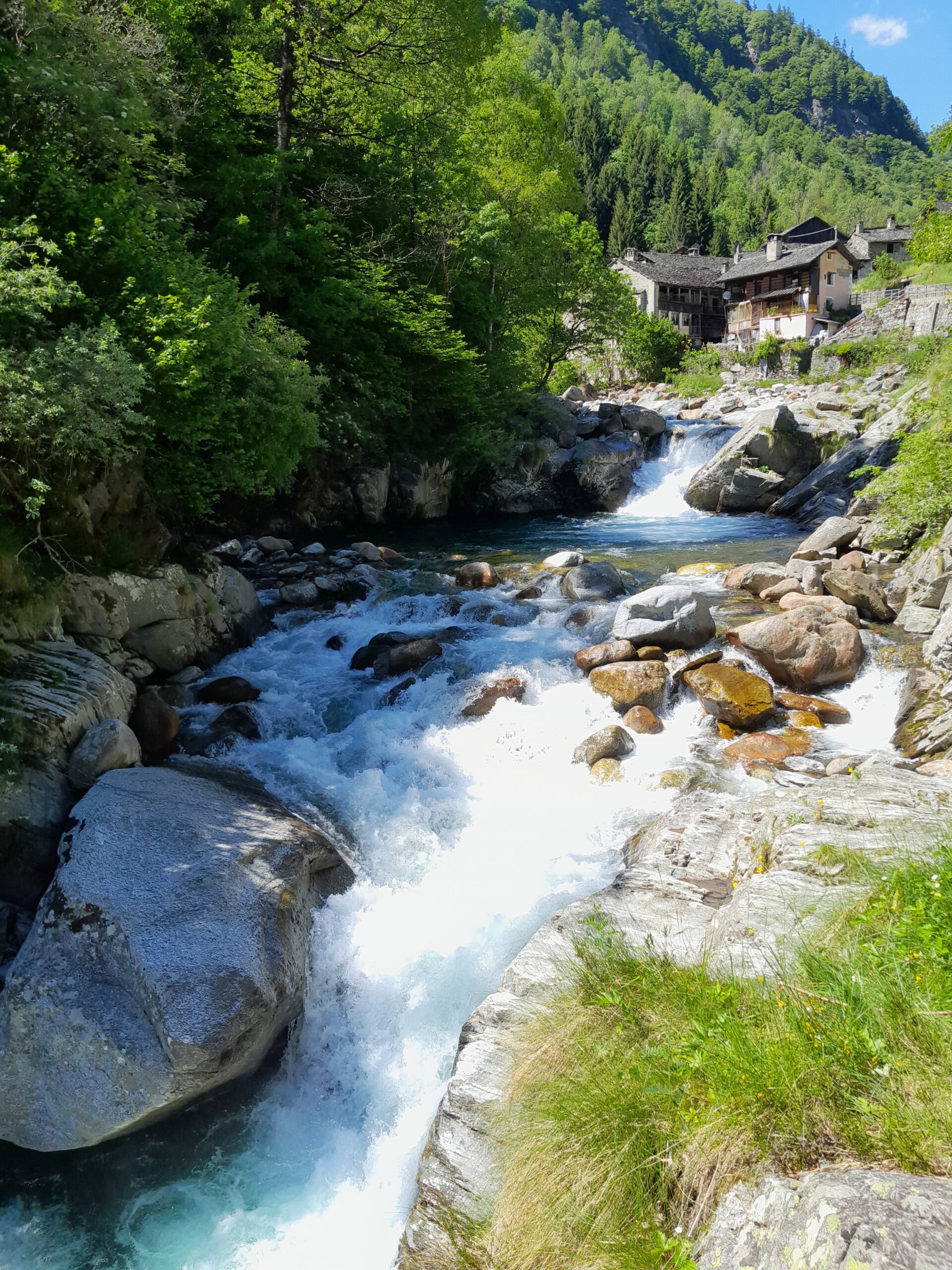 Poster-Rapid auf der Egua (oben) und die Meltdown-Stufe (unten)