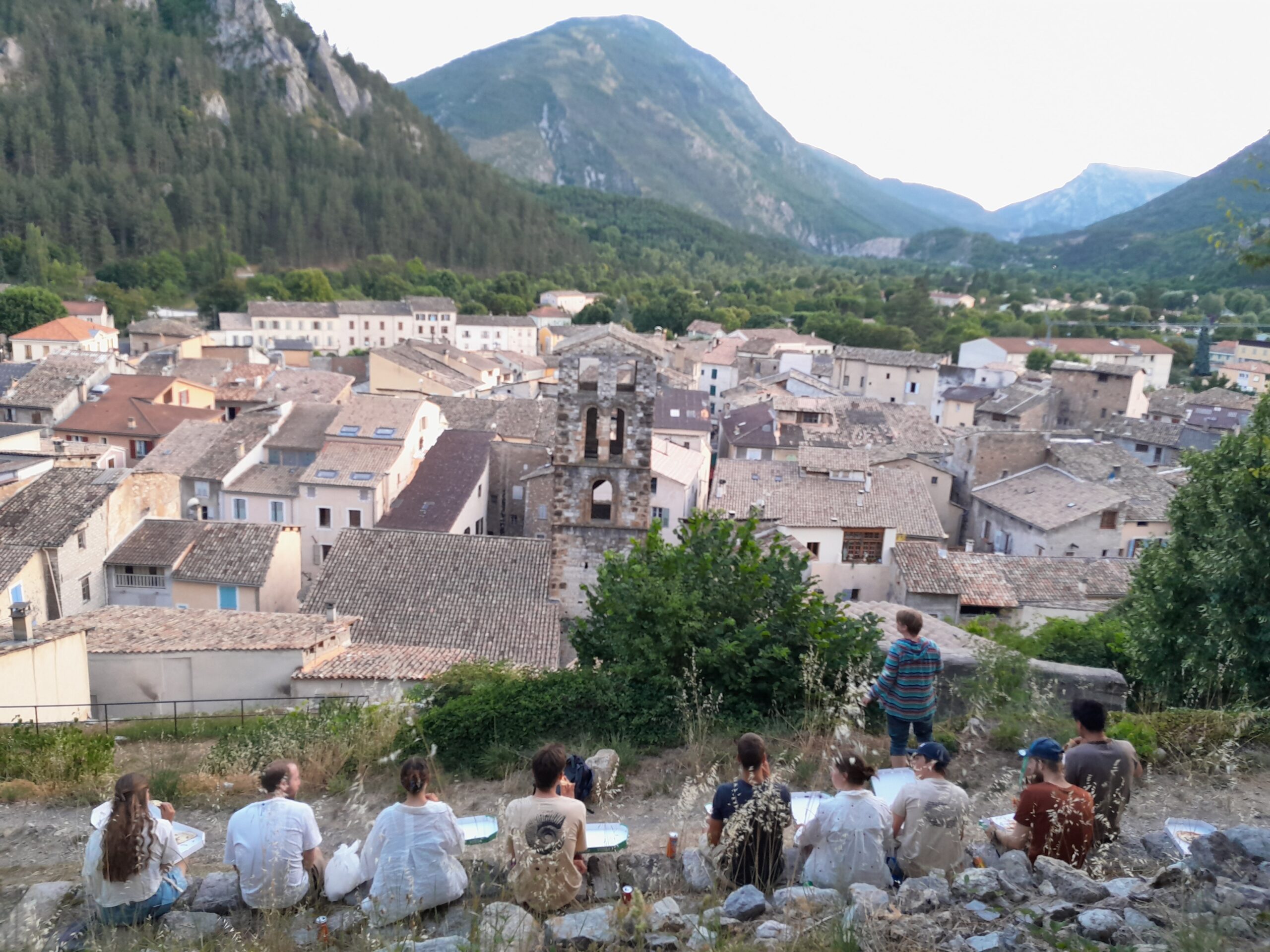 Pizza to go...... mit bester Aussicht über Castellane, dem Tor zur Verdon-Schlucht.