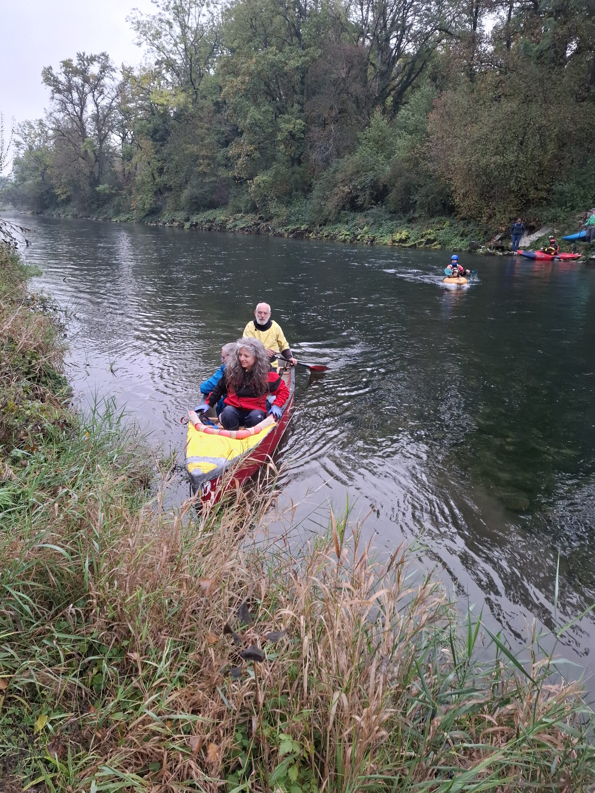 Pius vom Kanuclub Brugg machte den Fährdienst auf die Aare-Insel für Abfallsucher und auch für die gefundenen Abfälle. 